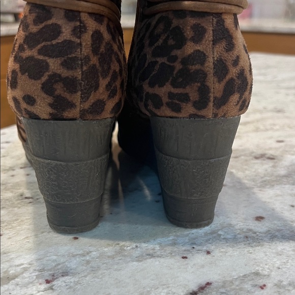 Sbicca Chestnut Ankle Booties -NWT - Picture 5 of 7
